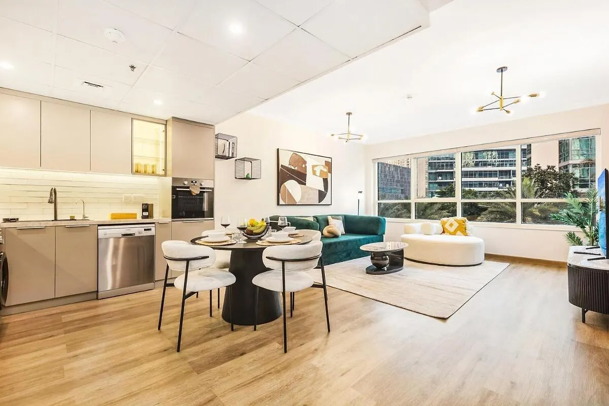 Apartment First Class 1Br Refined Marina Escape Dubai