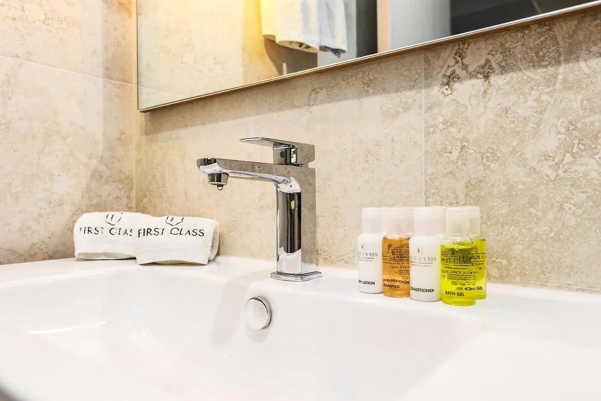 Apartment First Class 1Br Refined Marina Escape Dubai